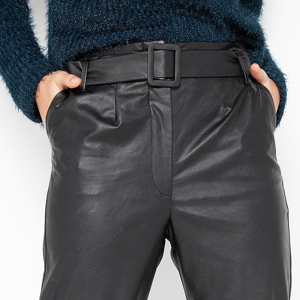 Μαύρο παντελόνι με ζώνη τύπου δερμάτινο - δέρμα, δώρο, δερματίνη - 4