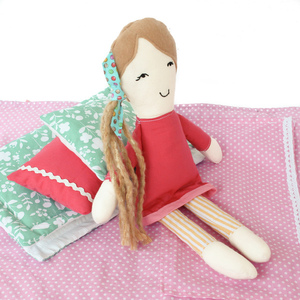 Υφασμάτινη κούκλα με τσάντα- σπιτάκι - ύφασμα, κουκλίτσα, κούκλες - 3