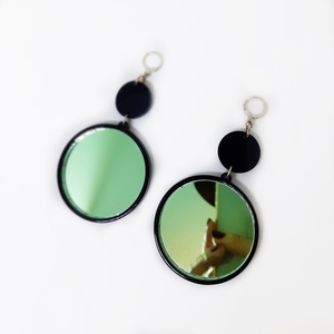 Σκουλαρίκια από plexiglass, με κυκλικό ανοιχτό πράσινο καθρέφτη - μακριά, κρεμαστά, faux bijoux - 3
