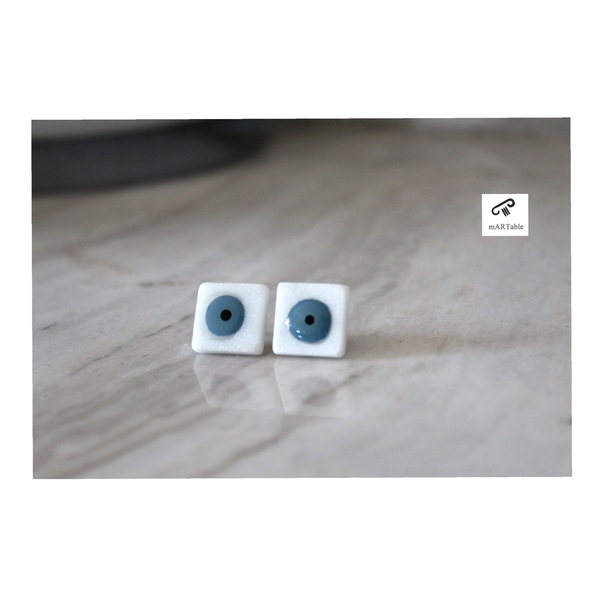 Καρφωτά σκουλαρίκια μπλε μάτια τετράγωνα λευκά από Ελληνικό μάρμαρο - χειροποίητα, πέτρες, μαμά, καρφωτά, ατσάλι