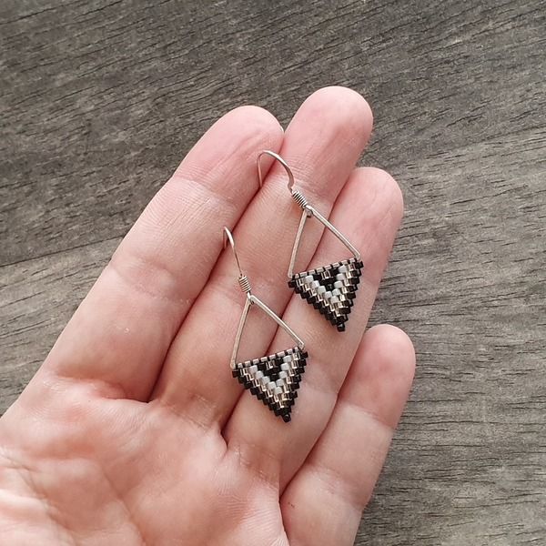 Τρίγωνα μικρά σκουλαρίκια με χάντρες Miyuki Delica - γυαλί, επάργυρα, γεωμετρικά σχέδια, miyuki delica, κρεμαστά - 5