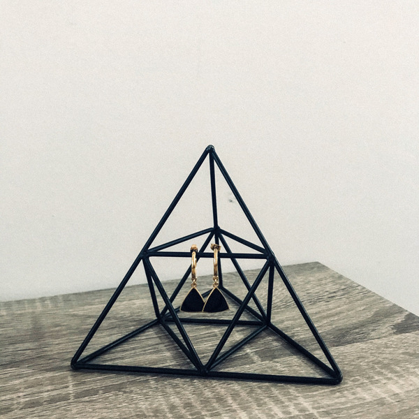 Black triangle earrings - επιχρυσωμένα, ατσάλι, κρεμαστά - 2