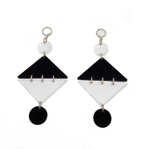 Σκουλαρίκια από plexiglass τρίγωνα, μαύρο-διαφανές - μακριά, plexi glass, κρεμαστά, μεγάλα, faux bijoux
