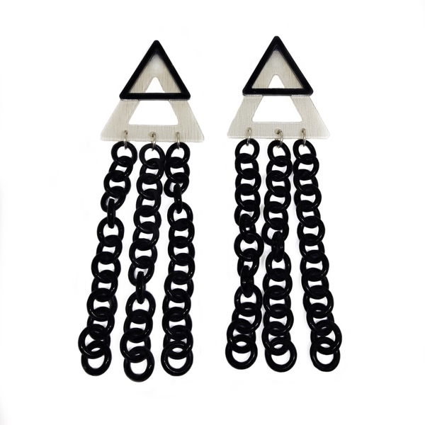 Σκουλαρίκια από plexiglass, με λευκό τρίγωνο και μαύρες αλυσίδες - μακριά, plexi glass, κρεμαστά, μεγάλα, faux bijoux