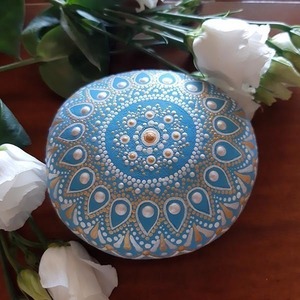 Διακοσμητική πέτρα γαλάζιο mandala 10,5x9,5x4,5 εκ. - ζωγραφισμένα στο χέρι, πέτρα, Black Friday, mandala, διακοσμητικές πέτρες - 5