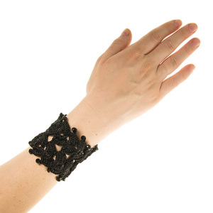 Χειροποίητο πλεκτό βραχιόλι από μετάξι και κρύσταλλα - μαύρο - γυναικεία, χειροποίητα, bracelet, δώρα για γυναίκες - 2
