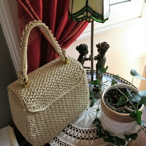 elegant bag, κομψή, κλασσική πλεκτή χειροποίητη τσάντα χειρός, πλεγμένη με κορδόνι μπεζ και διαστάσεις 25*23*10 - τσάντα, χειροποίητα, χειρός, πλεκτές τσάντες, μικρές - 2