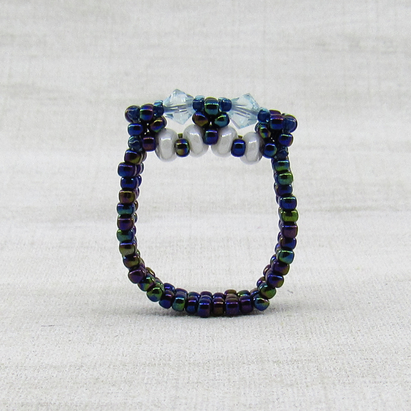 Δαχτυλίδι με χάντρες σε μπλε ιριδίζον χρώμα και κρύσταλλα Swarovski - swarovski, χειροποίητα, χάντρες, μικρά, μικρά, σταθερά, φθηνά - 2