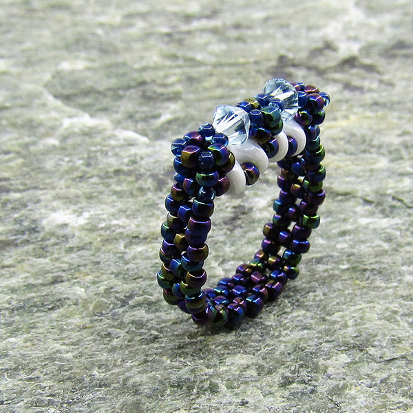 Δαχτυλίδι με χάντρες σε μπλε ιριδίζον χρώμα και κρύσταλλα Swarovski - swarovski, χειροποίητα, χάντρες, μικρά, μικρά, σταθερά, φθηνά - 4