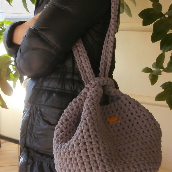 Pullthrough Bag, τσάντα με γκρι t-shirt yarn, Japanese Knot Bag - ώμου, crochet, χειροποίητα, πλεκτές τσάντες, μικρές - 3