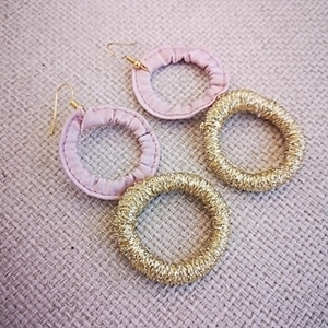 σκουλαρίκια διπλοί κρίκοι χρυσό ροζ υφασμάτινα - επιχρυσωμένα, μακριά, κρεμαστά, faux bijoux - 2