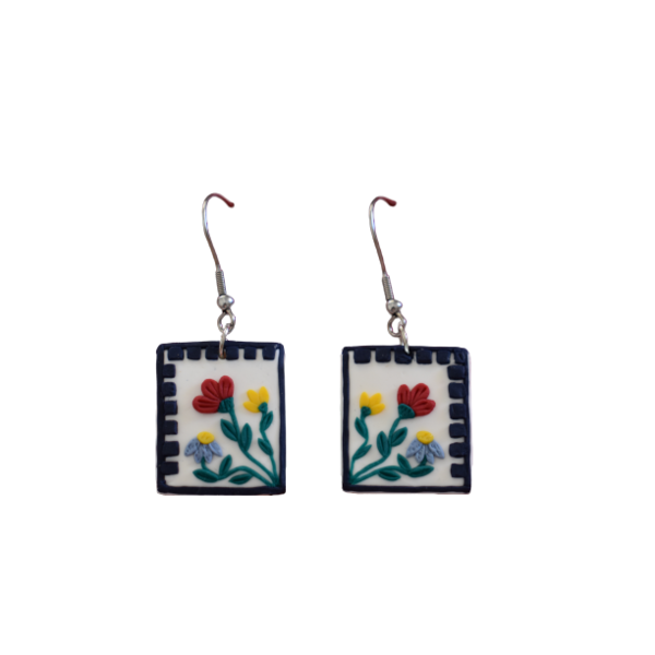 "Embroidered canvas"- Χειροποίητα κρεμαστά ορθογώνια σκουλαρίκια με πολύχρωμα λουλούδια από πηλό (4εκ.) (ατσάλι) - πηλός, λουλούδι, μικρά, ατσάλι, boho, κρεμαστά