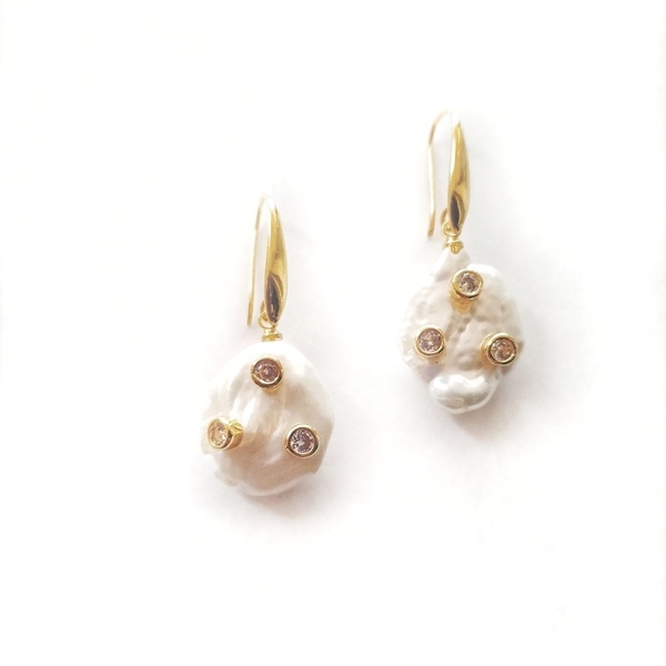 Pearl & crystals earrings - επιχρυσωμένα, ορείχαλκος, κρεμαστά, πέρλες, πολυέλαιοι