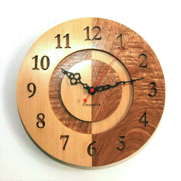 Ρολόι τοίχου από niangon και φλαμούρι - ξύλο, ξύλο, διακόσμηση, χειροποίητα, ξύλινα διακοσμητικά, ρολόγια