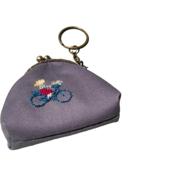 Μίνι πορτοφολάκι - μπρελόκ, κεντημένο με κοριτσάκι στο ποδήλατο - ύφασμα, κεντητά, δώρο, πορτοφόλια κερμάτων