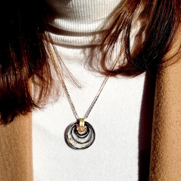 Κολιέ από ασήμι επιχρυσομένο και υγρό γυαλί / SUNRISE black&gold necklace - ασήμι, επιχρυσωμένα, ασήμι 925, κοντά, δώρα για γυναίκες - 2