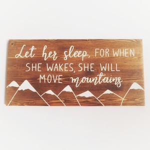 "Let her sleep, for when she wakes, she will move mountains" - Ξύλινη διακοσμητική πινακίδα για την βρεφικό /παιδικό δωμάτιο - ξύλο, δώρα για βάπτιση, ταμπέλα, δώρο γέννησης