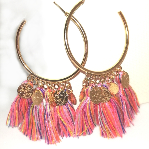 Κρίκοι χρυσοί με ροζ φούντες - με φούντες, κρίκοι, faux bijoux, φθηνά - 2