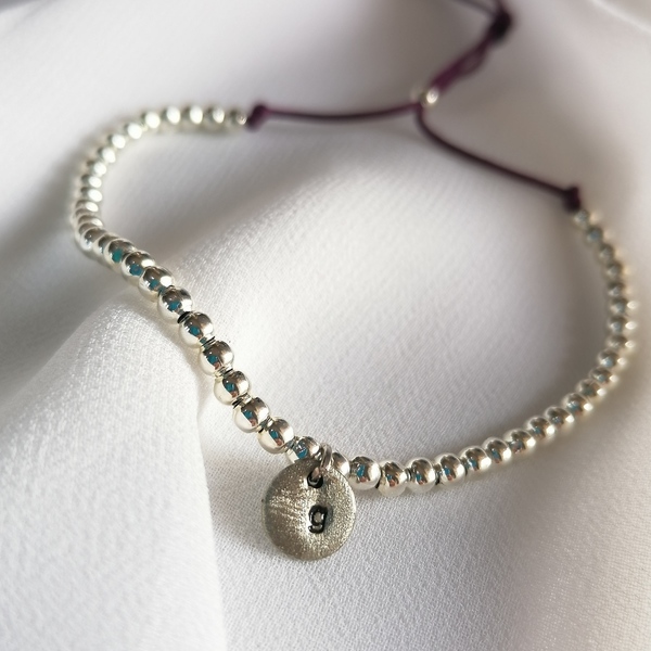 Initial" bracelet with silver plated beads and alpaca hand stamped letter - επάργυρα, όνομα - μονόγραμμα, χάντρες, αυξομειούμενα, φθηνά, προσωποποιημένα