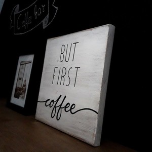 "But first, coffee" - Ξύλινη πινακίδα 25 ×25 εκ. για την κουζίνα / to coffee bar - πίνακες & κάδρα, ξύλινα διακοσμητικά τοίχου - 3
