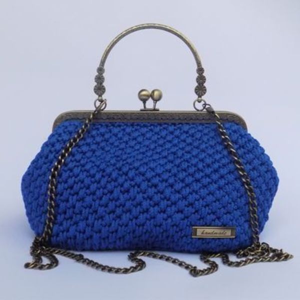 Πλεκτή τσάντα σε χρώμα μπλε ρουα με vintage μπρονζέ κούμπωμα κλικ-κλακ. - clutch, χιαστί, πλεκτές τσάντες, μικρές
