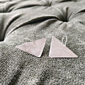Χειροποίητο σκουλαρίκι τρίγωνο - αλπακάς, μικρά, κρεμαστά