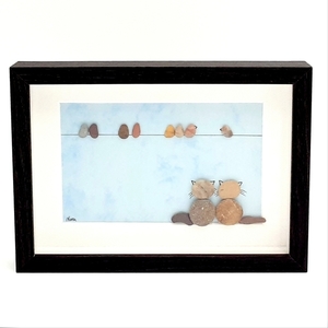 Ξύλινη επιτραπέζια κορνίζα με παράσταση από βότσαλα, γατούλες (20x15x3cm) - πέτρα, δώρα γενεθλίων, διακοσμητικά, ιδεά για δώρο, αγ. βαλεντίνου
