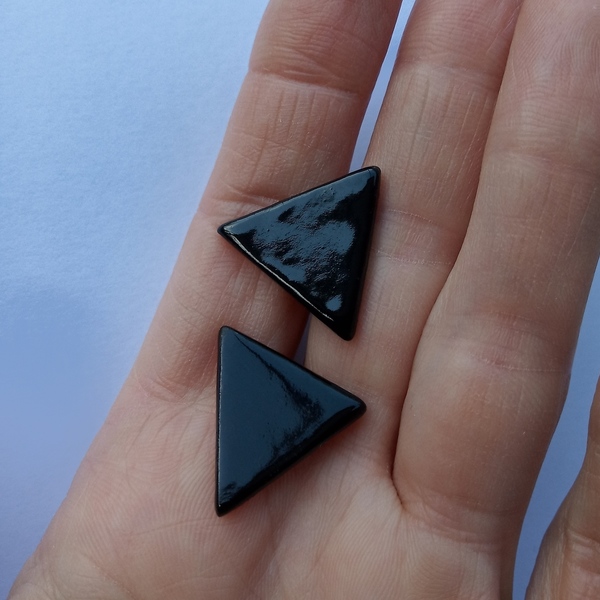 Τρίγωνα σκουλαρίκια Α7 medium glossy black - 2