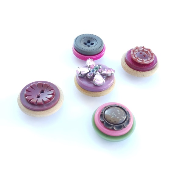 Μαγνητάκια στρογγυλά με Ιδιαίτερα Vintage Κουμπιά σε Υφασμάτινη Θήκη Μαμά - ύφασμα, καρδιά, κουμπί, διακοσμητικά, μαγνητάκια ψυγείου - 2