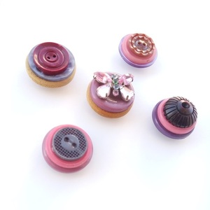 Μαγνητάκια στρογγυλά με Ιδιαίτερα Vintage Κουμπιά σε Υφασμάτινη Θήκη - ύφασμα, καρδιά, κουμπί, μαγνητάκια ψυγείου