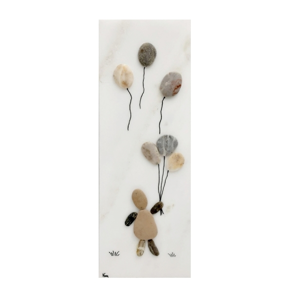 Μάρμαρο διακοσμητικό κρεμαστό με παράσταση από βότσαλα, κορίτσι με μπαλόνια (10×28×0,5cm) - δώρο, χειροποίητα, διακοσμητικά, βότσαλα