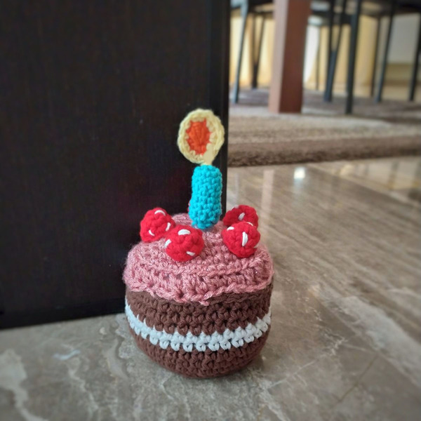 Στοπ πόρτας Birthday Cake - πλεκτό - 3