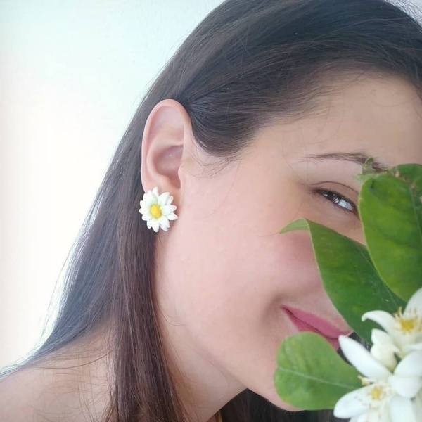 Ρομαντικά καρφωτά σκουλαρίκια μαργαρίτες - πηλός, λουλούδι, καρφωτά, boho, καρφάκι - 3