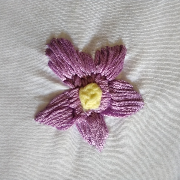 λευκό tshirt με κεντημένο μοτιφ μωβ λουλούδι - κεντητά, λουλούδια - 4