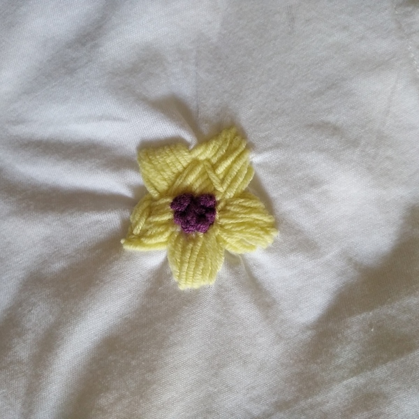 λευκό tshirt με κεντημένο μοτιφ κίτρινο λουλούδι - κεντητά, λουλούδια - 3
