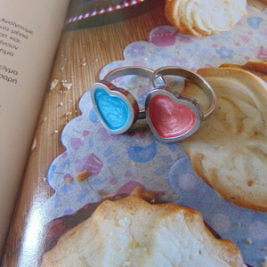 Δαχτυλίδι χρωματιστό σε σχήμα καρδιάς - ορείχαλκος, καρδιά, επάργυρα, αυξομειούμενα, φθηνά