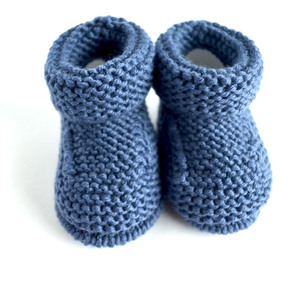 Μπλε παπουτσάκια αγκαλιάς- Δώρο ανακοίνωσης φύλου παιδιού ή εγκυμοσύνης - δώρο γέννησης, αγκαλιάς