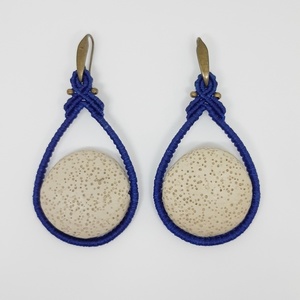 Μπλε σκουλαρίκια σε σχήμα σταγόνας με χάντρα λάβας - κρεμαστά