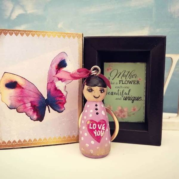 Mini ξύλινη κούκλα Peg Doll ζωγραφισμένη στο χέρι. Ιδανικό δώρο για την γιορτή της Μητέρας - ξύλινο, γιορτή της μητέρας, ανδρικά μπρελόκ - 2