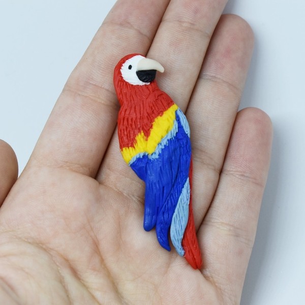 "Red macaws"- Χειροποίητα μακριά καρφωτά σκουλαρίκια με παπαγάλους red macaw (6εκ.) (ατσάλι) - καρφωτά, ατσάλι, πηλός, φθηνά, μακριά, καρφάκι - 2