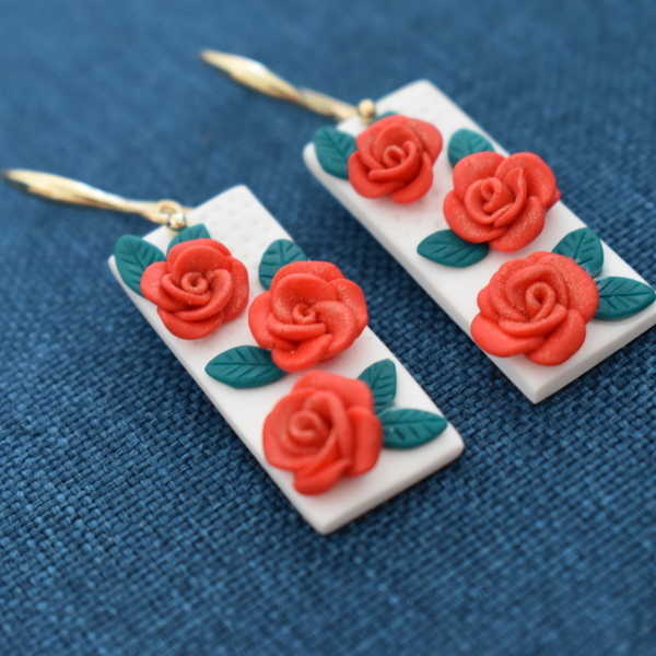 "Τριανταφυλλένια"- Χειροποίητα σκουλαρίκια λευκού χρώματος από πολυμερικό πηλό με τριαντάφυλλα (3,5εκ.) (ορείχαλκος) - δώρο, πηλός, λουλούδι, μικρά, boho, κρεμαστά, φθηνά - 3