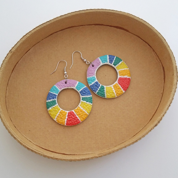 hollow circle rainbow earrings/ Στρόγγυλα πολύχρωμα σκουλαρίκια - κύκλος, πηλός, γεωμετρικά σχέδια, κρεμαστά - 2