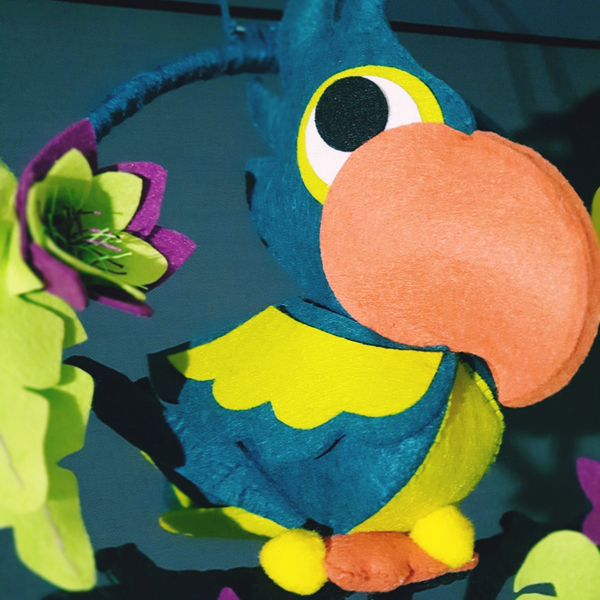 Μομπιλε υφασμάτινο κρεμαστό για παιδικό δωμάτιο παπαγάλος "jojo the naughty parrot" 26εκ. - δώρο, μόμπιλε, δώρα γενεθλίων, δωμάτιο παιδιών - 3
