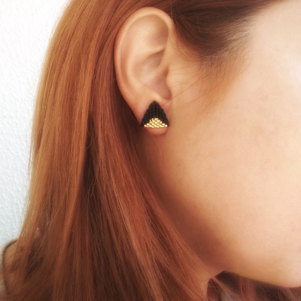 Minimal τριγωνικά καρφωτά σκουλαρίκια (stud earrings) από γνήσιες χάντρες Miyuki Delica - σκουλαρίκια, καθημερινό, καρφωτά - 5