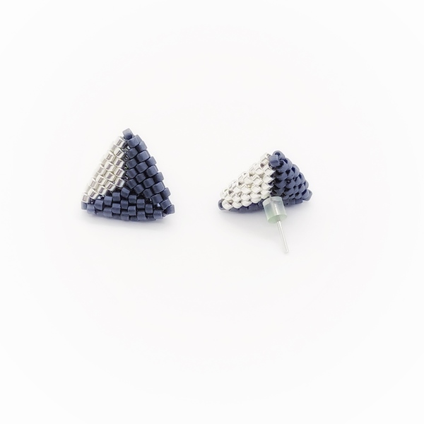 Minimal τριγωνικά καρφωτά σκουλαρίκια (stud earrings) από γνήσιες χάντρες Miyuki Delica - σκουλαρίκια, καθημερινό, καρφωτά