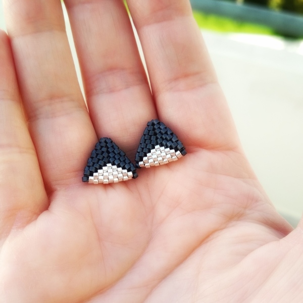 Minimal τριγωνικά καρφωτά σκουλαρίκια (stud earrings) από γνήσιες χάντρες Miyuki Delica - σκουλαρίκια, καθημερινό, καρφωτά - 3