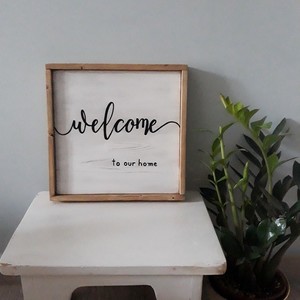 "Welcome" - Ξύλινη πινακίδα 26 × 26 εκ.για την είσοδο / το καθιστικό - πίνακες & κάδρα, χειροποίητα, διακόσμηση σαλονιού, ξύλινα διακοσμητικά τοίχου - 2