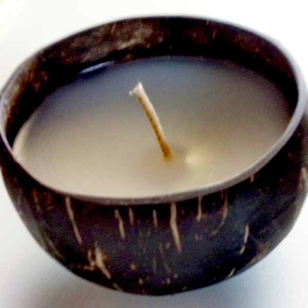 Μπομπονιέρα κερί σε φλοιό καρύδας - βάπτισης, γάμου - βάπτισης