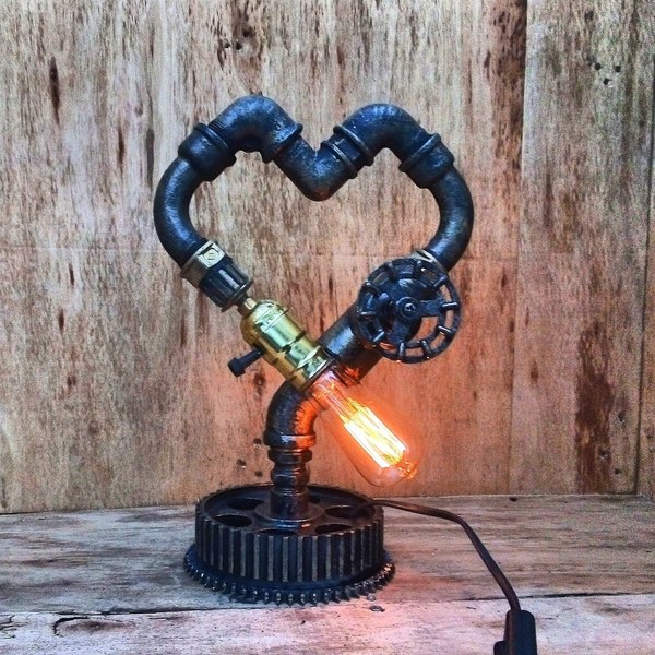 I R O N H E A R T Heart Table Lamp, Valentines Gift for him, Love Gift, Desk Lamp, Accent Lamp, Indusrtial Unique Lamp - πορτατίφ, κρεμαστά