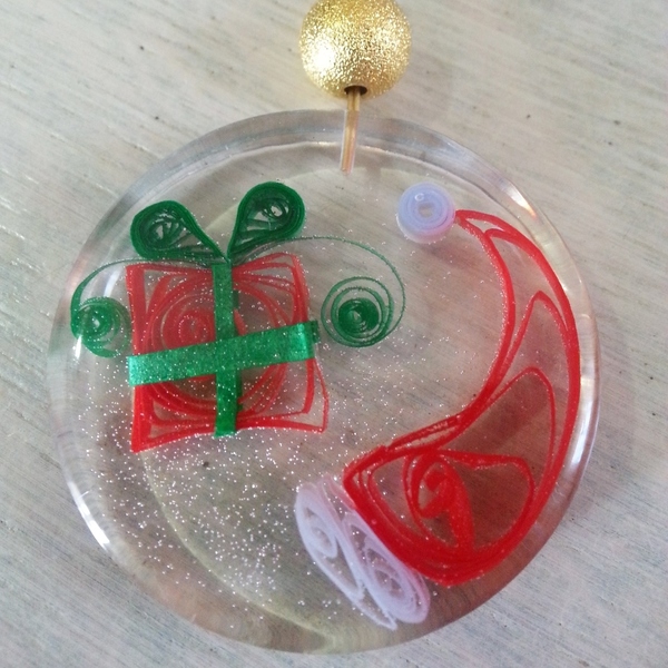''Σκούφος Άγιου Βασίλ'' Χειροποίητα Χριστουγεννιάτικα από υγρό γυαλί με Paper quilling ,4cm - άγιος βασίλης, στολίδια